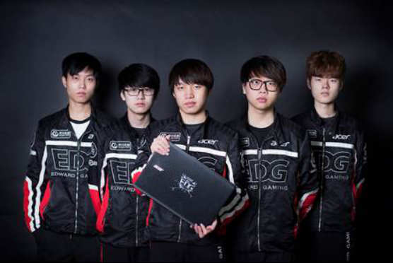 与郭凯伦携 与郭凯伦携