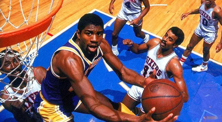 中路或左翼 中路或左翼